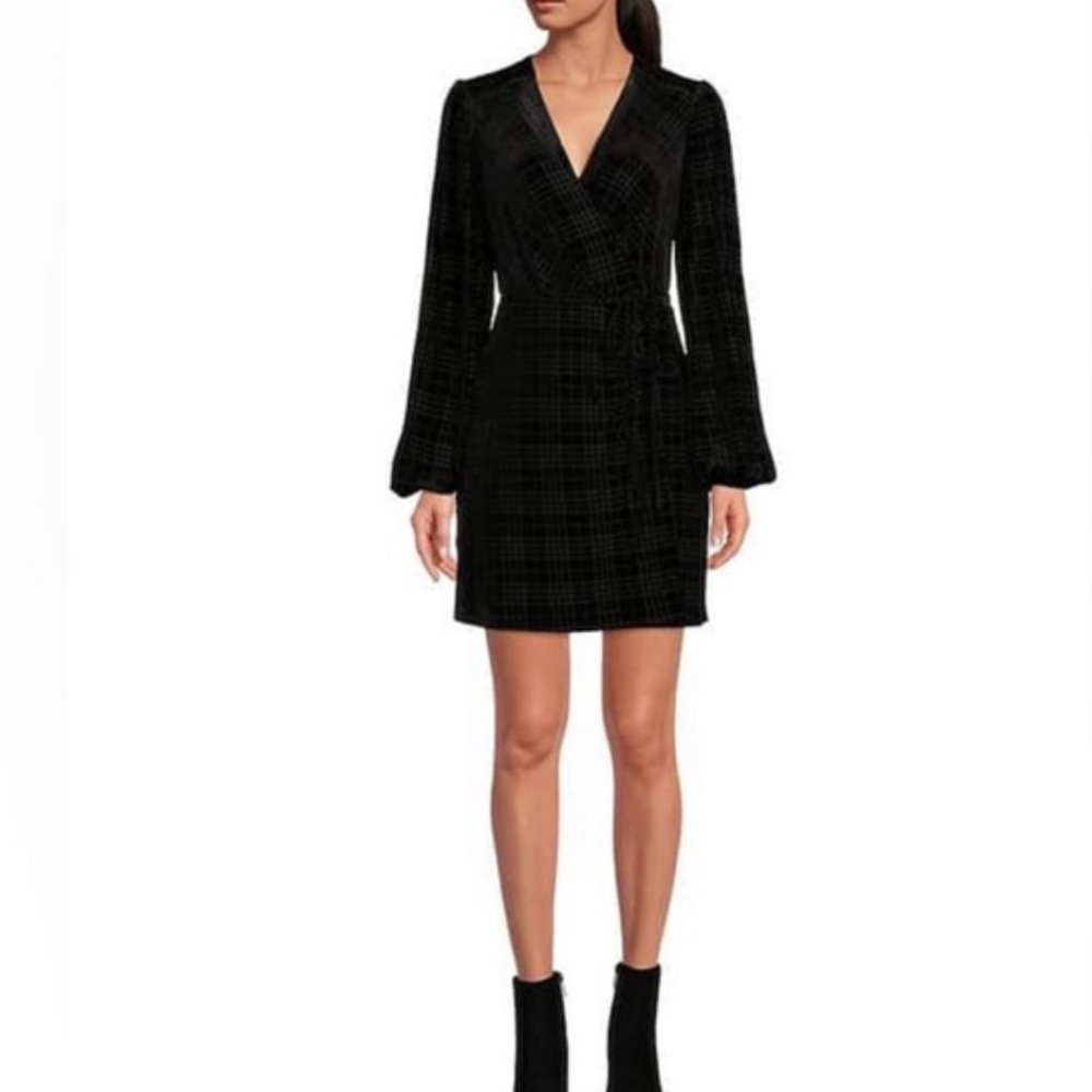NWT Womens Gianni Bini XS Black Jacquard Velvet Knee Length Wrap Dress